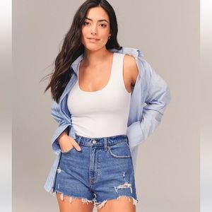Abercrombie Curve Love High Rise Mom Short, size 28